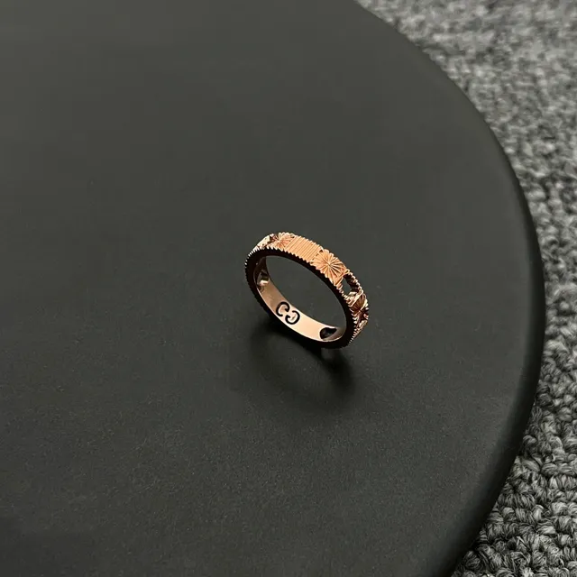 Gucci Icon Series 18K Rose Gold Star Ring 4
