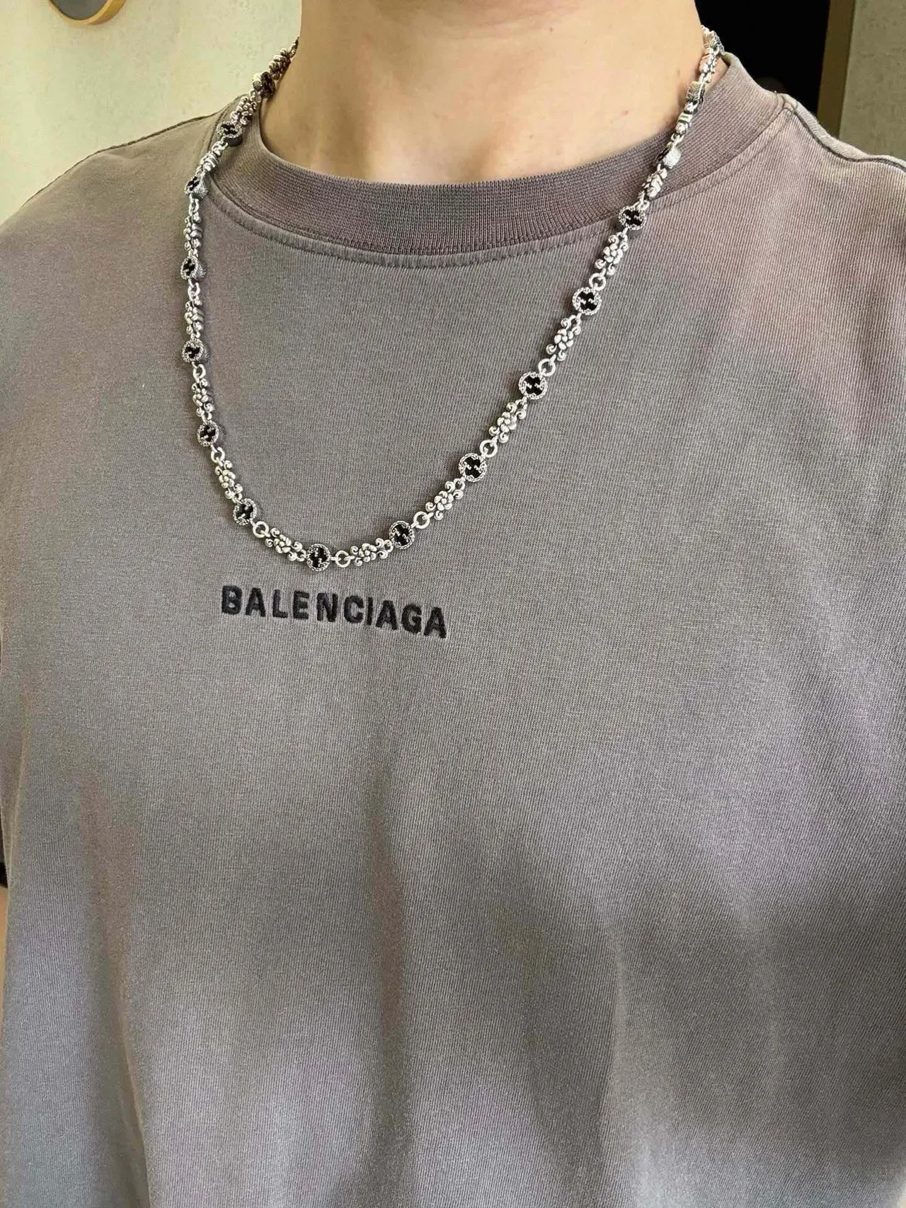 Gucci Interlocking G سلسلة نقش زهور لون فضي 2