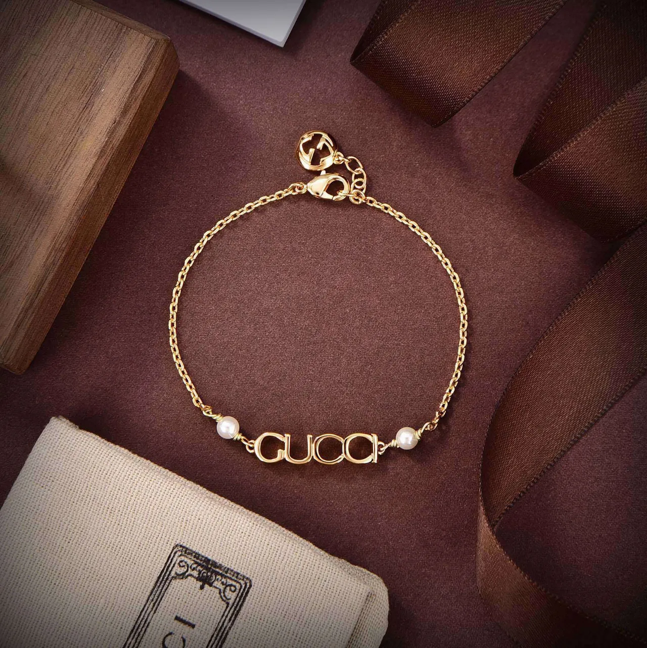 Gucci Logo Chain সোনালি সাদা মুক্তা এক্সেন্ট মালা 6