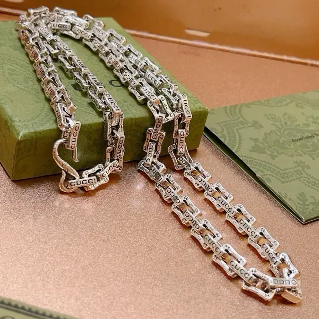 Gucci Logo Chain Silver Embossed Links Rectangular Curb-Style Necklace 4