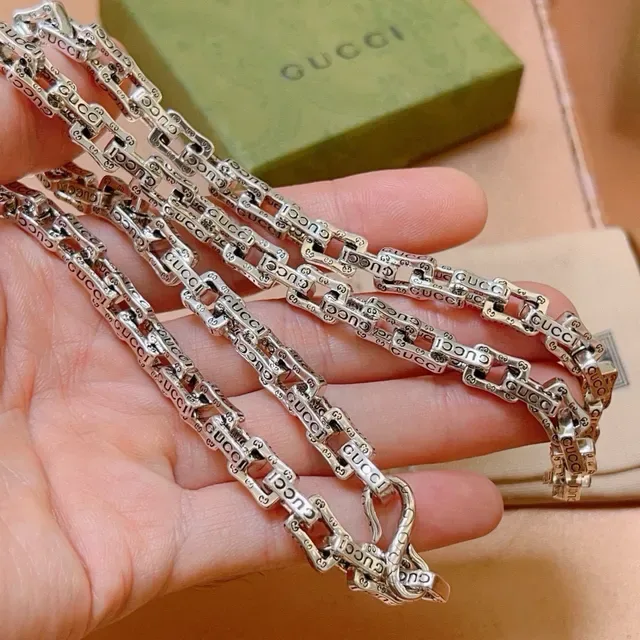 Gucci Logo Chain Silver Embossed Links Rectangular Curb-Style Necklace 6