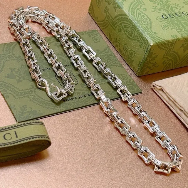 Gucci Logo Chain Silver Embossed Links Rectangular Curb-Style Necklace 9