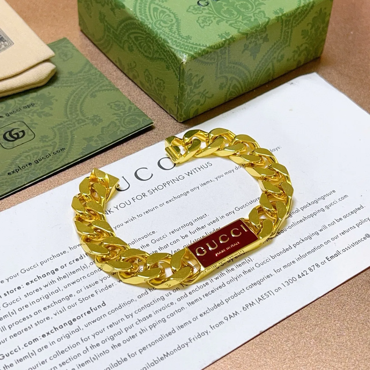 Gucci Placa de Logo Curb-Link de Tono Dorado con Esmalte Rojo Pulsera 6