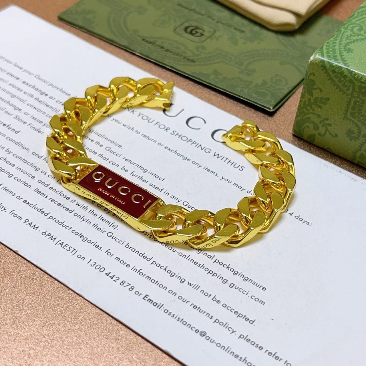 Gucci Placa de Logo Curb-Link de Tono Dorado con Esmalte Rojo Pulsera 9
