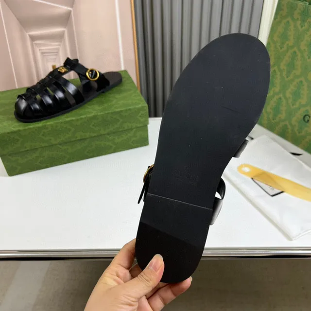 Gucci ميدوزا جلادياتور صندل أسود ذهبي متعدد الحزام رأس الأجهزة صندل جلادياتور 2