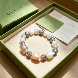 Gucci Pulsera de Perlas Múltiples y Acabado Plateado