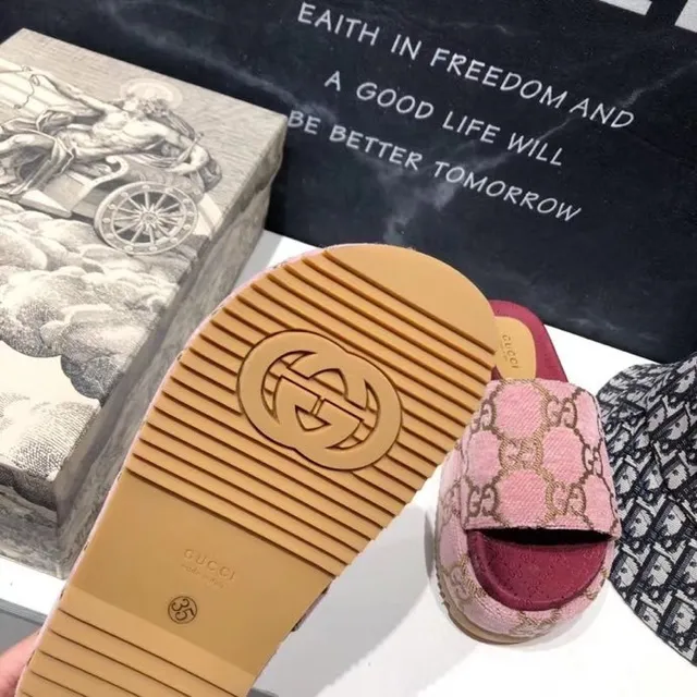Gucci وردي أحمر GG جاكار نسيج نعال منصة 2