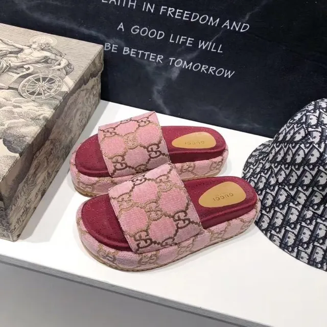 Gucci وردي أحمر GG جاكار نسيج نعال منصة 3