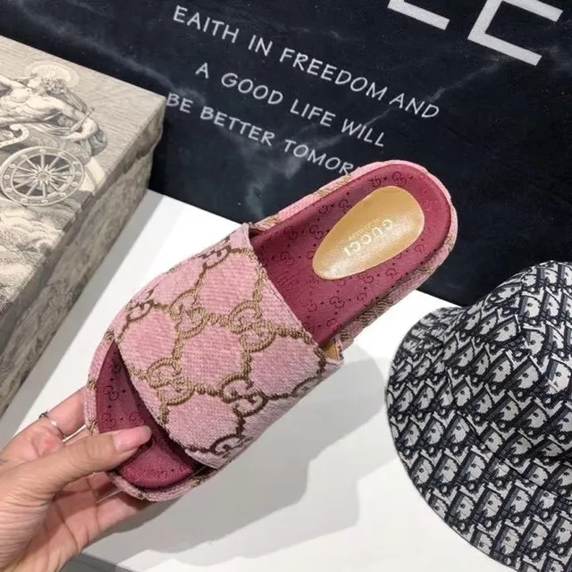 Gucci وردي أحمر GG جاكار نسيج نعال منصة 4