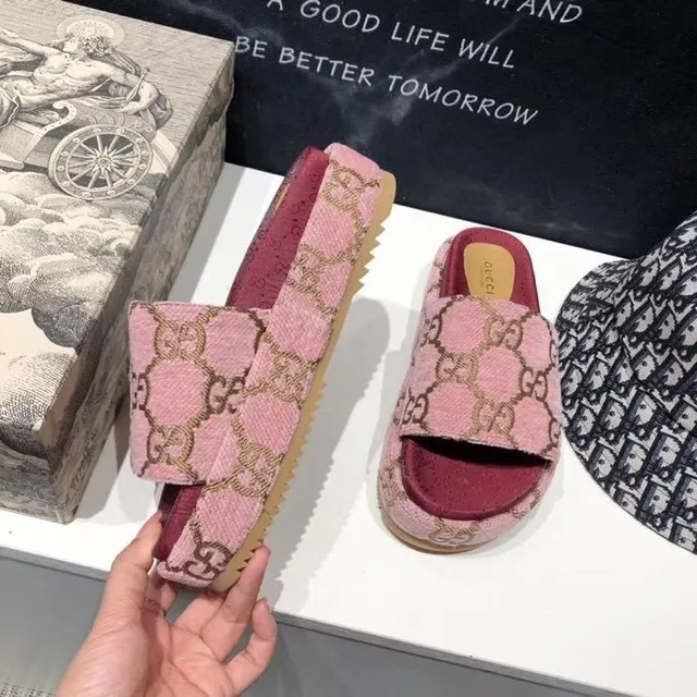 Gucci وردي أحمر GG جاكار نسيج نعال منصة 6