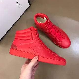 Gucci Zapatillas Lifestyle Rojas con Panel de Logo Perforado de Alto