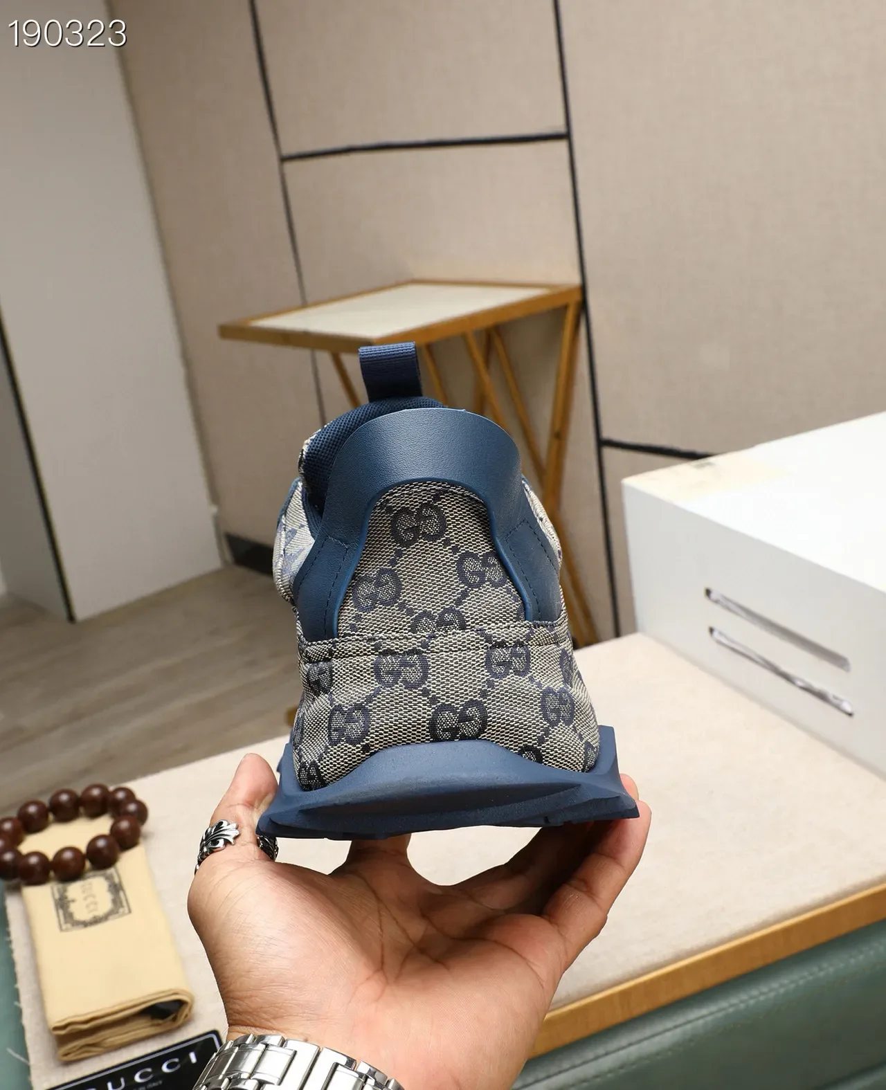 Gucci Rhyton Beige and Navy GG Monogram حذاء رياضي أسلوب حياة 2