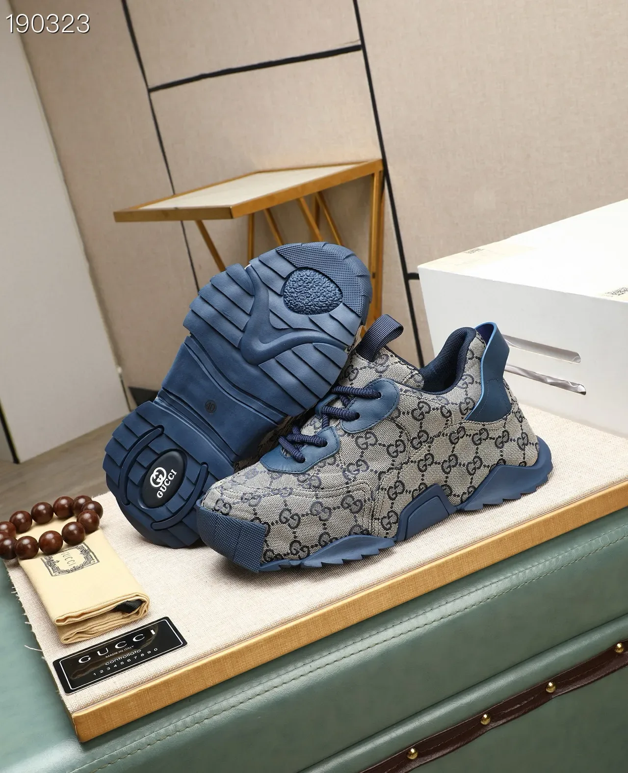 Gucci Rhyton Beige and Navy GG Monogram حذاء رياضي أسلوب حياة 3