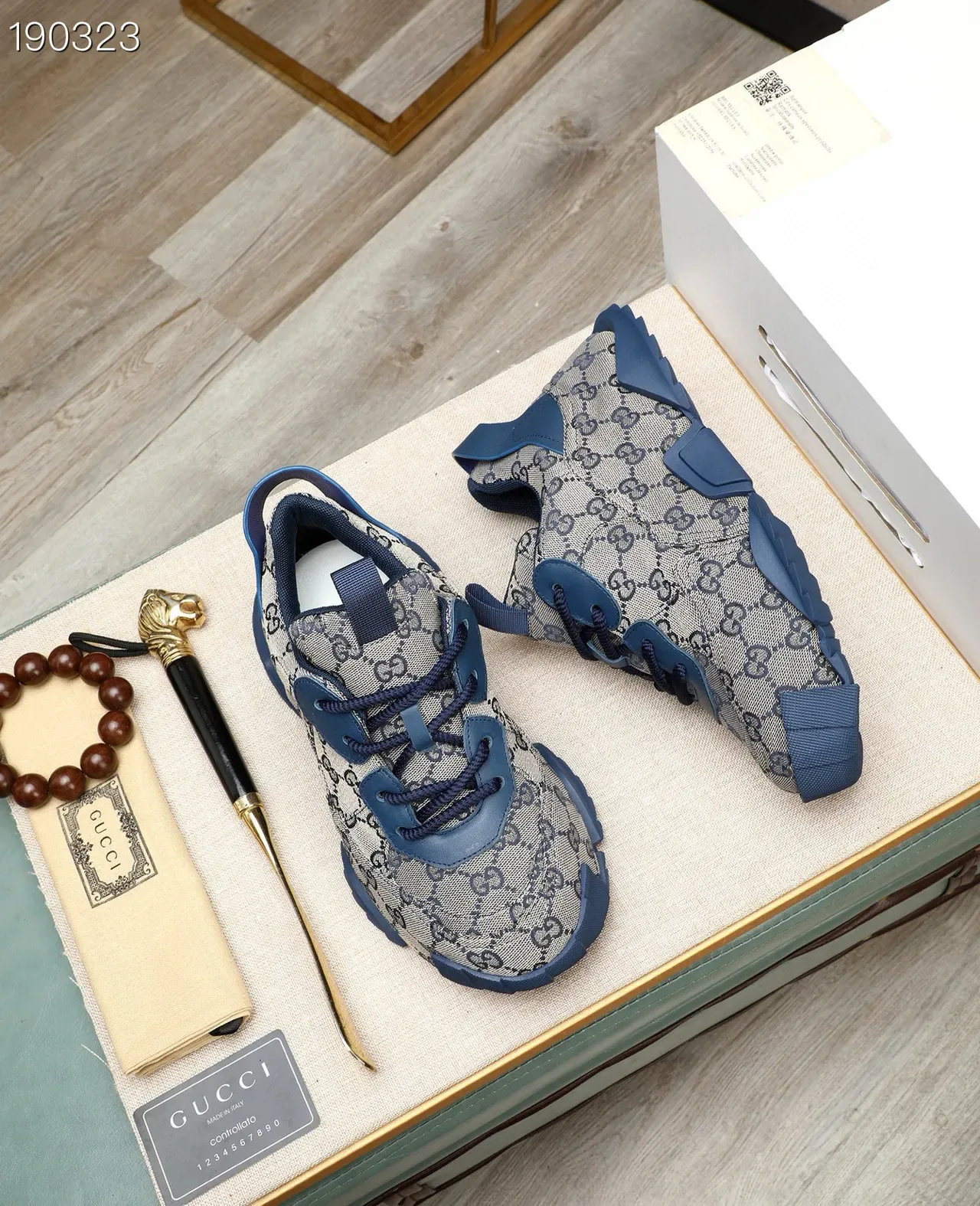 Gucci Rhyton Beige and Navy GG Monogram حذاء رياضي أسلوب حياة 8