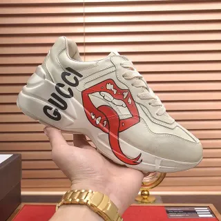 Gucci Screener Beige Suela Roja Impresión Gráfica de la Lengüeta Zapatillas Chunky