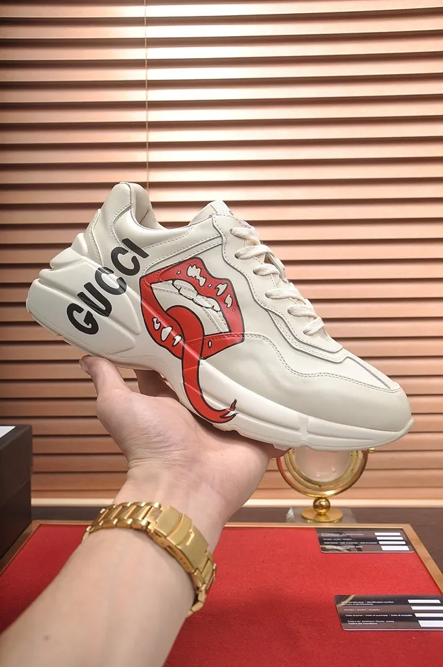 Gucci Screener Bege Sola Vermelha Impressão Gráfica da Língua Tênis Chunky 2