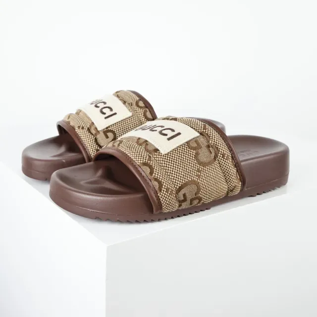 Gucci Screener GG Monogram বেইজ এবং বাদামি স্লাইড স্লিপার্স 2