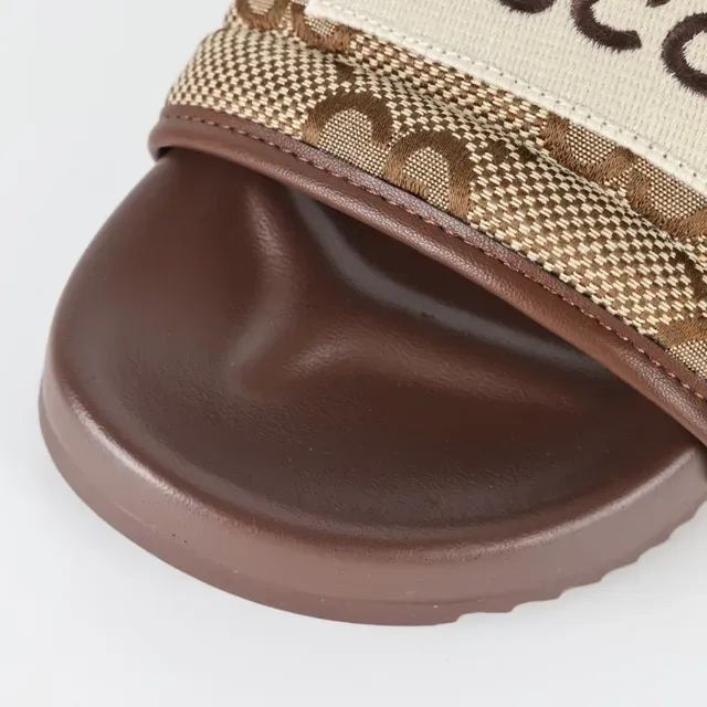 Gucci Screener GG Monogram বেইজ এবং বাদামি স্লাইড স্লিপার্স 5