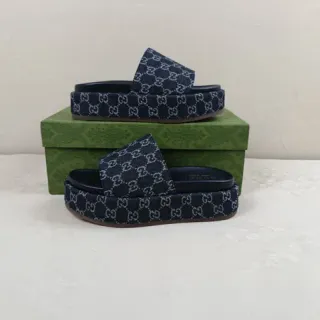 Gucci Screener azul marino GG Monogram Platform sandalias de plataforma