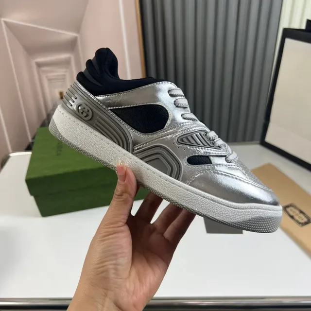 Gucci চাঁদি কালো মেটালিক উপরের জাল কাটআউট লাইফস্টাইল স্নিকার 4