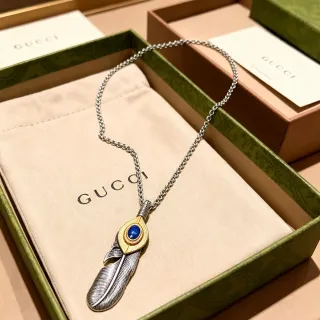 Gucci রূপালী নীল পালক আকৃতির পেন্ডেন্ট টু-টোন মেটাল নেকলেস