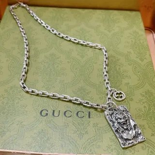 Gucci রুপালী লিংক চেইন খোদাই করা গ্রোটেস্ক ফেস পেন্ডেন্ট নেকলেস