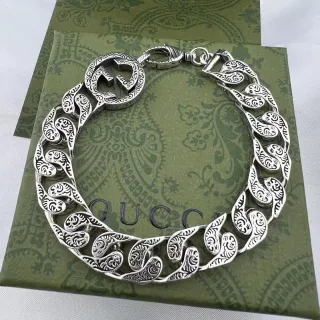 Gucci فضي مزخرف محفور بتصميم Paisley حلقات متشابكة إغلاق G سوار