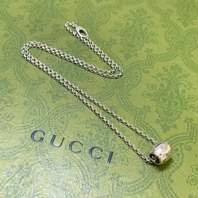 Gucci Silver Oval-Link Chain Engraved Spherical Pendant Necklace 7