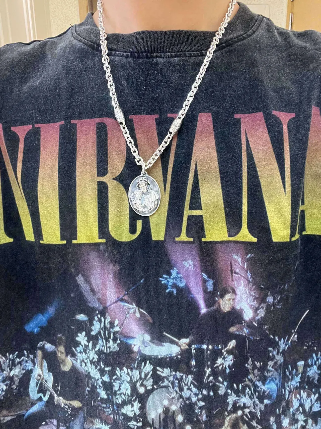 Gucci Collier Médaillon Religieux en Ton Argent 5