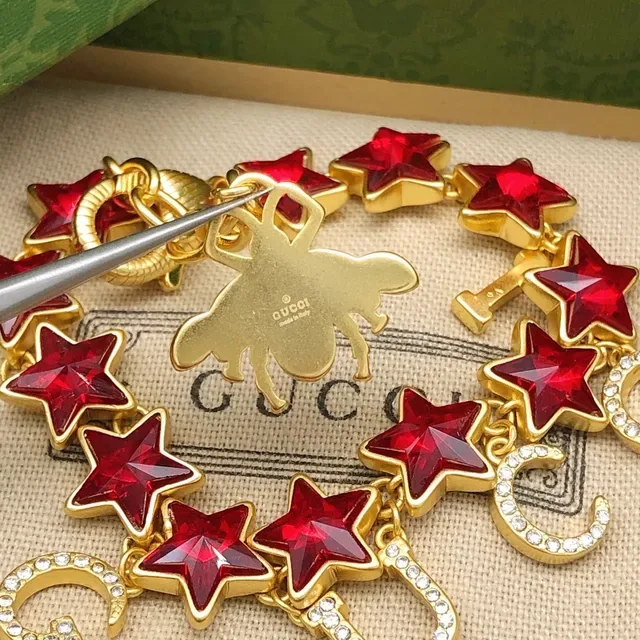 Gucci Estrella y Alfabeto de Cristal Cadena de Oro Rojo Pulsera de Estrellas Facetadas 2