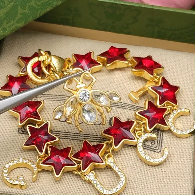 Gucci Estrella y Alfabeto de Cristal Cadena de Oro Rojo Pulsera de Estrellas Facetadas 3