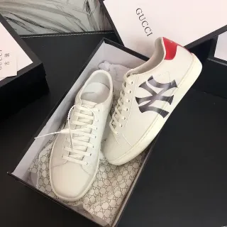 Gucci Tennis 1977 Blanco Rojo NY Logo sneakers lifestyle