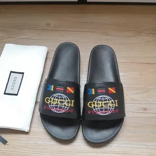 Gucci Worldwide Slide 黑色刺绣地球拖鞋