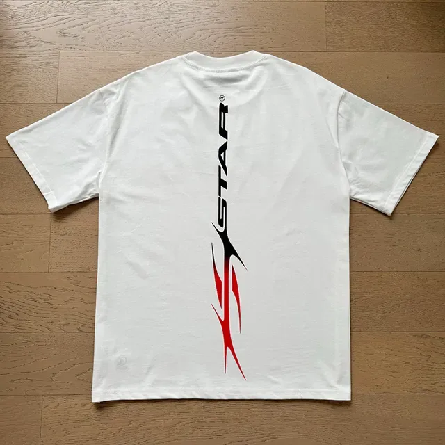 Camiseta Hellstar estampa gráfica branco preto vermelho 10