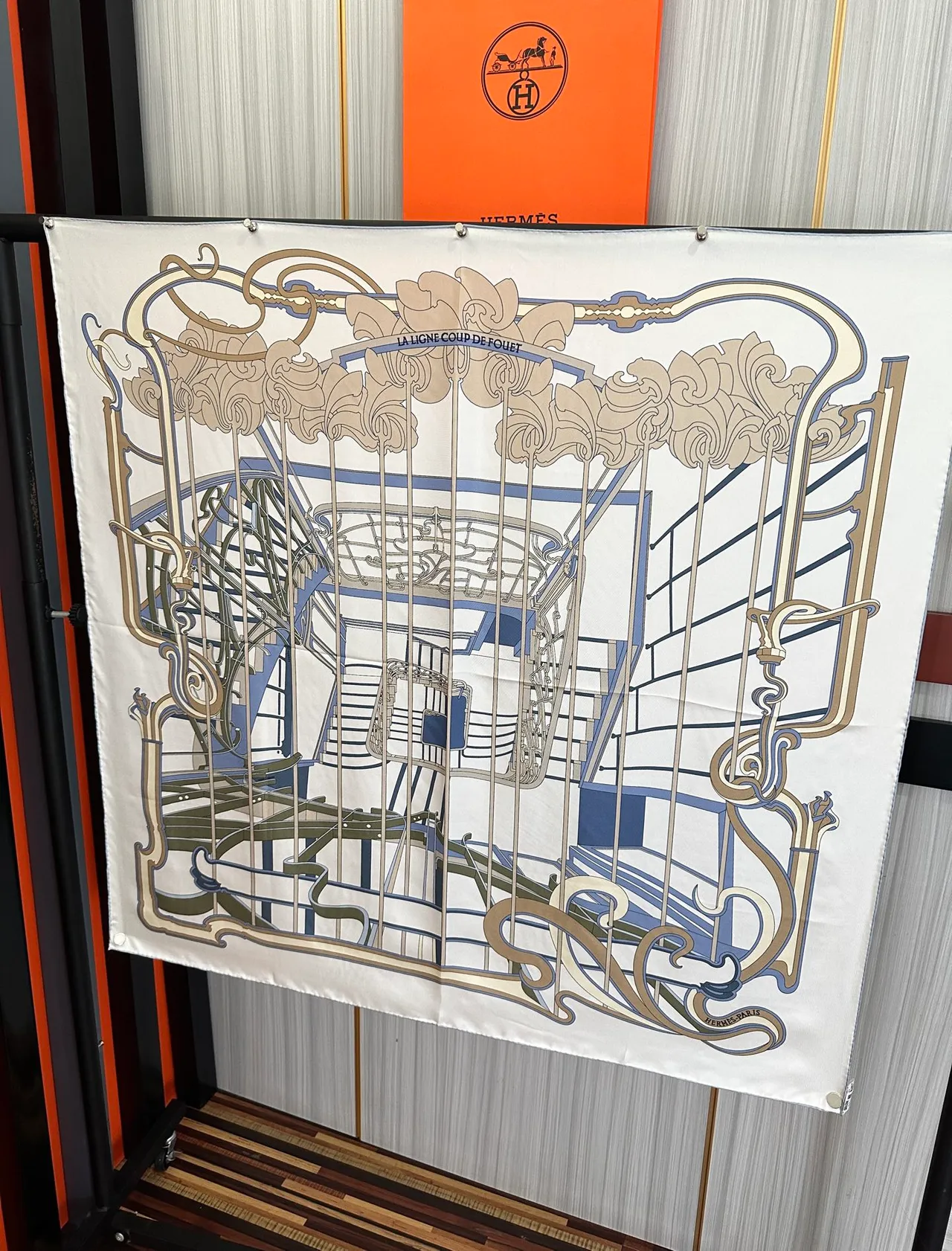 Hermès Bege Azul Impressão Art Nouveau Base Creme Cachecol de Seda 3