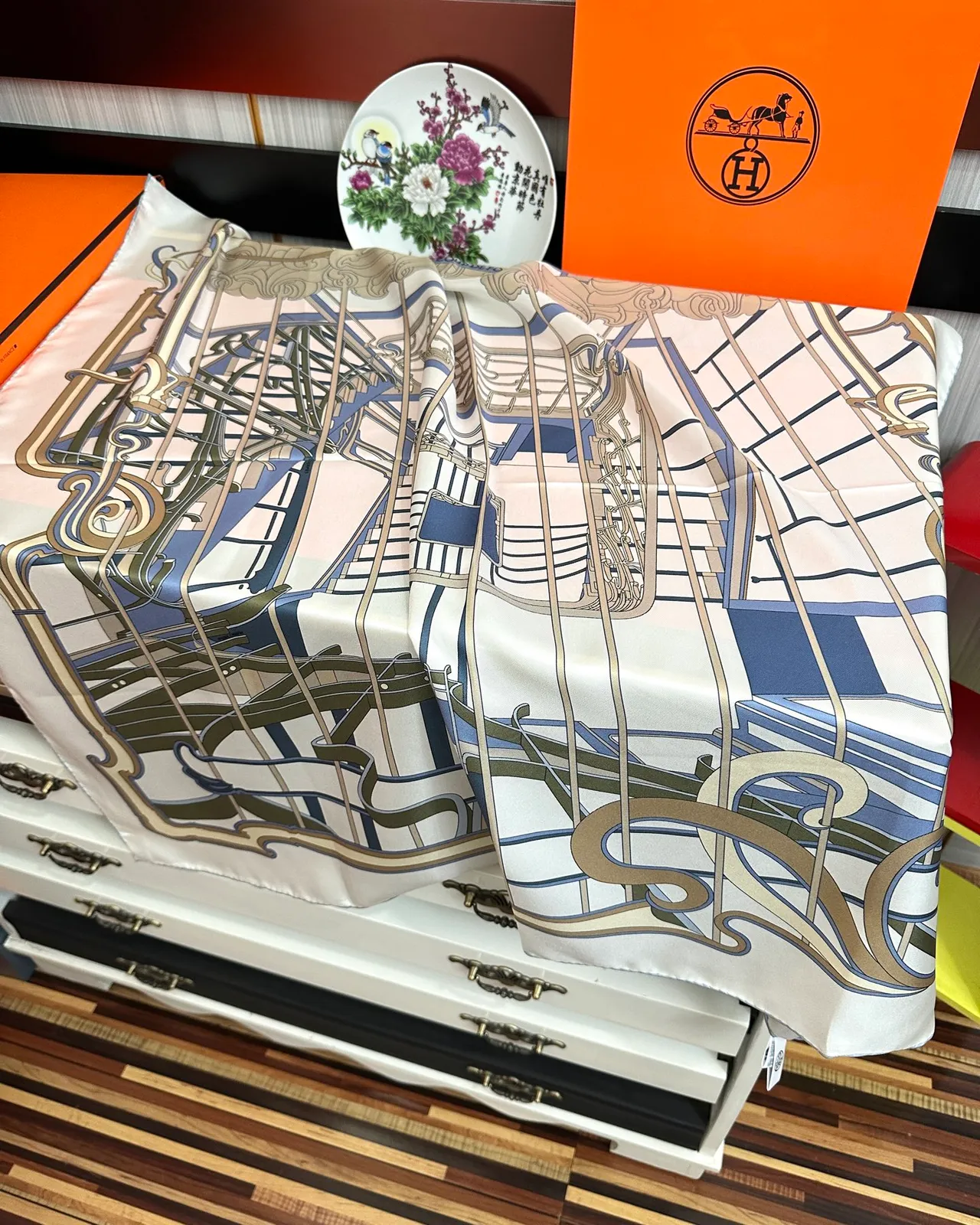 Hermès Bege Azul Impressão Art Nouveau Base Creme Cachecol de Seda 6