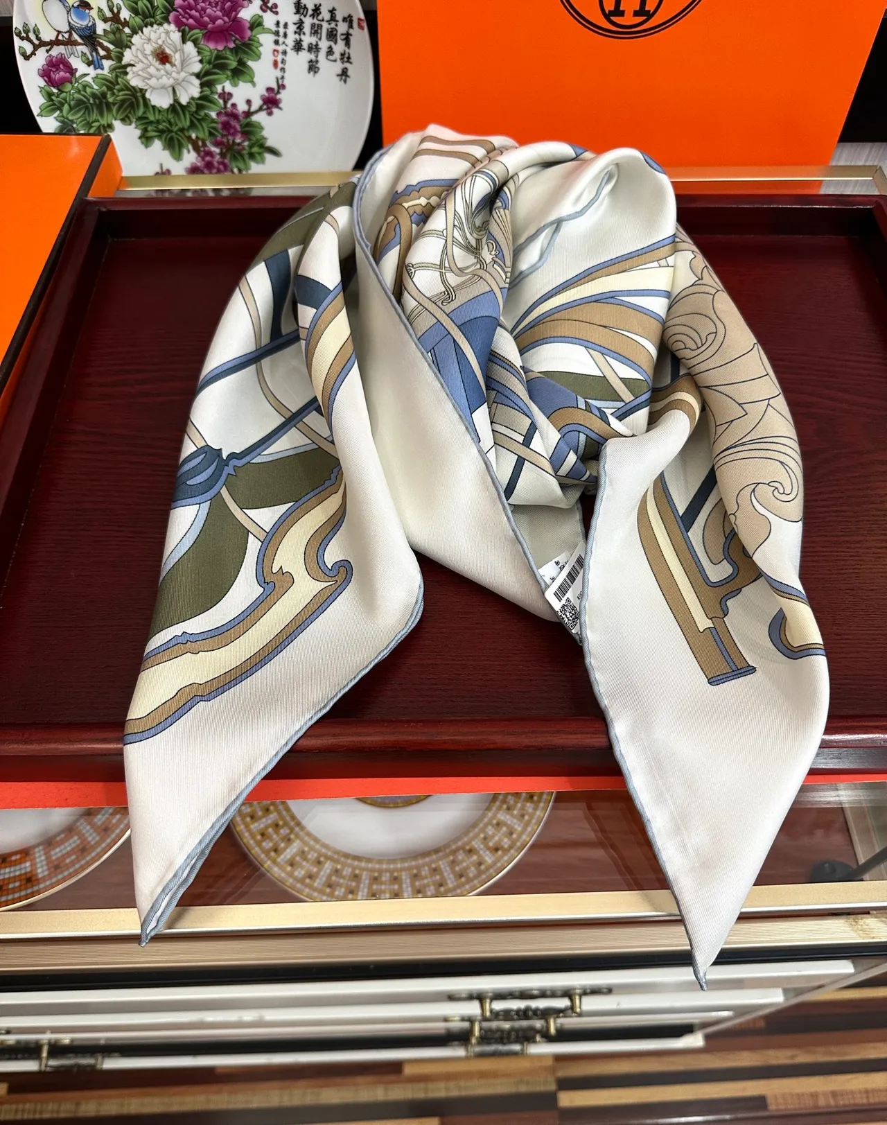 Hermès Bege Azul Impressão Art Nouveau Base Creme Cachecol de Seda 7