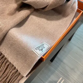 Hermès বেইজ ফাইন নিট নরম ড্রেপ ক্যাশমিয়ার স্কার্ফ
