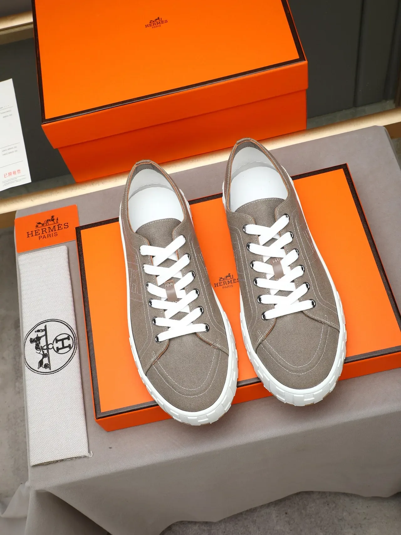 Hermès Zapatillas Beige Blanco Lona Superior Suela H-Embossed 2