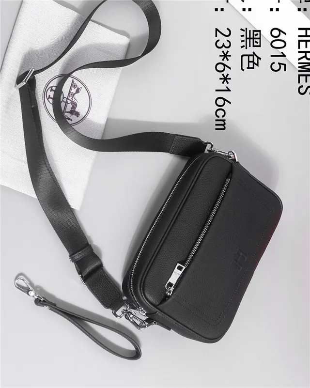 Hermès Bolso cruzado rectangular de cuero negro pebbleado 4