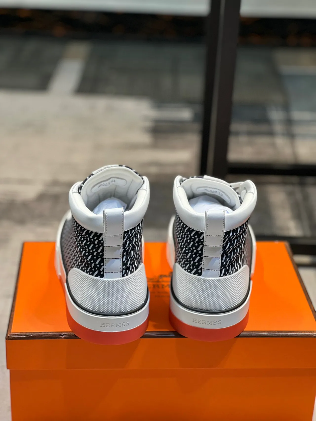 Hermès tênis lifestyle preto e branco alto com padrão geométrico em têxtil 2