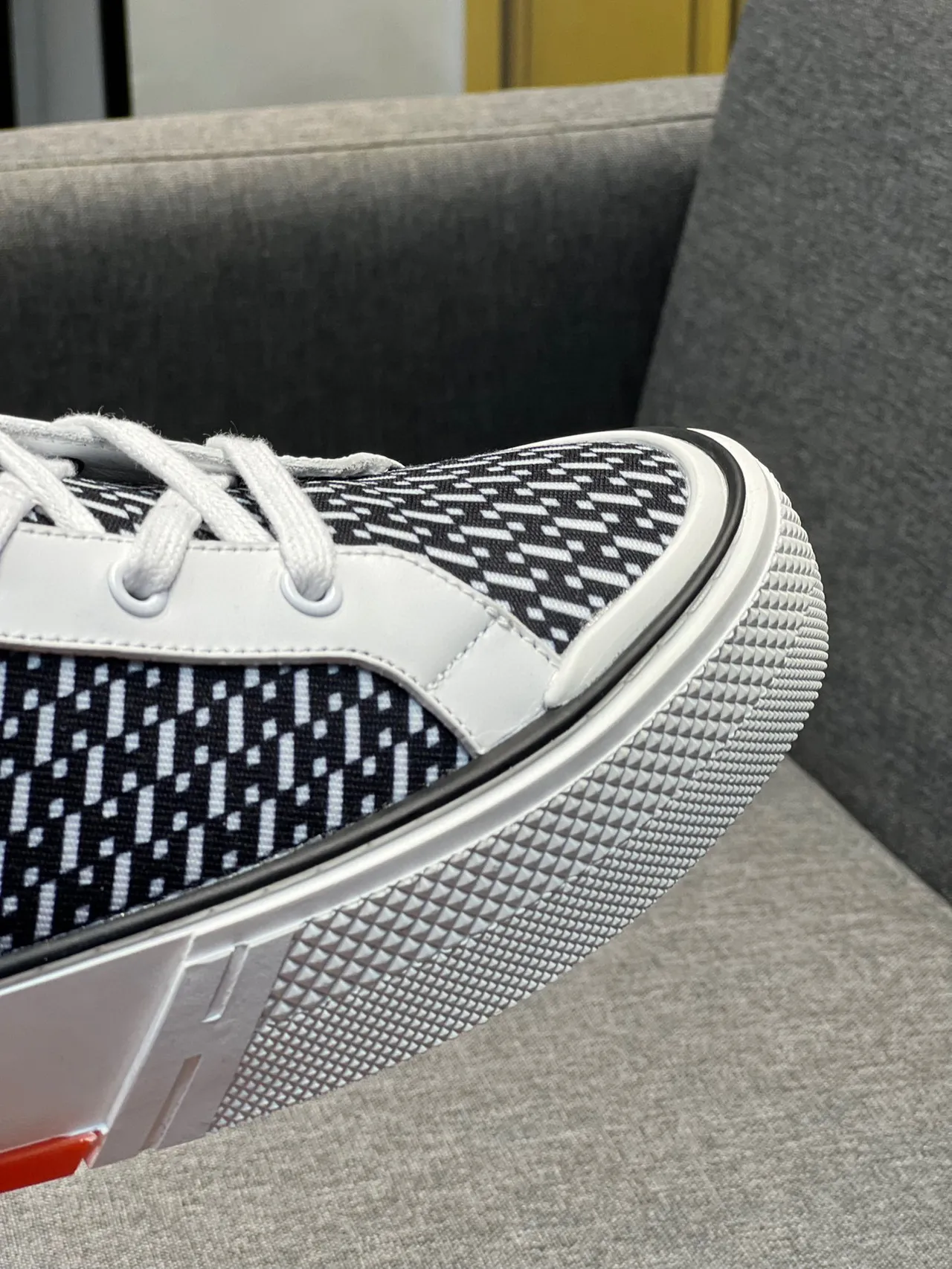 Hermès tênis lifestyle preto e branco alto com padrão geométrico em têxtil 3