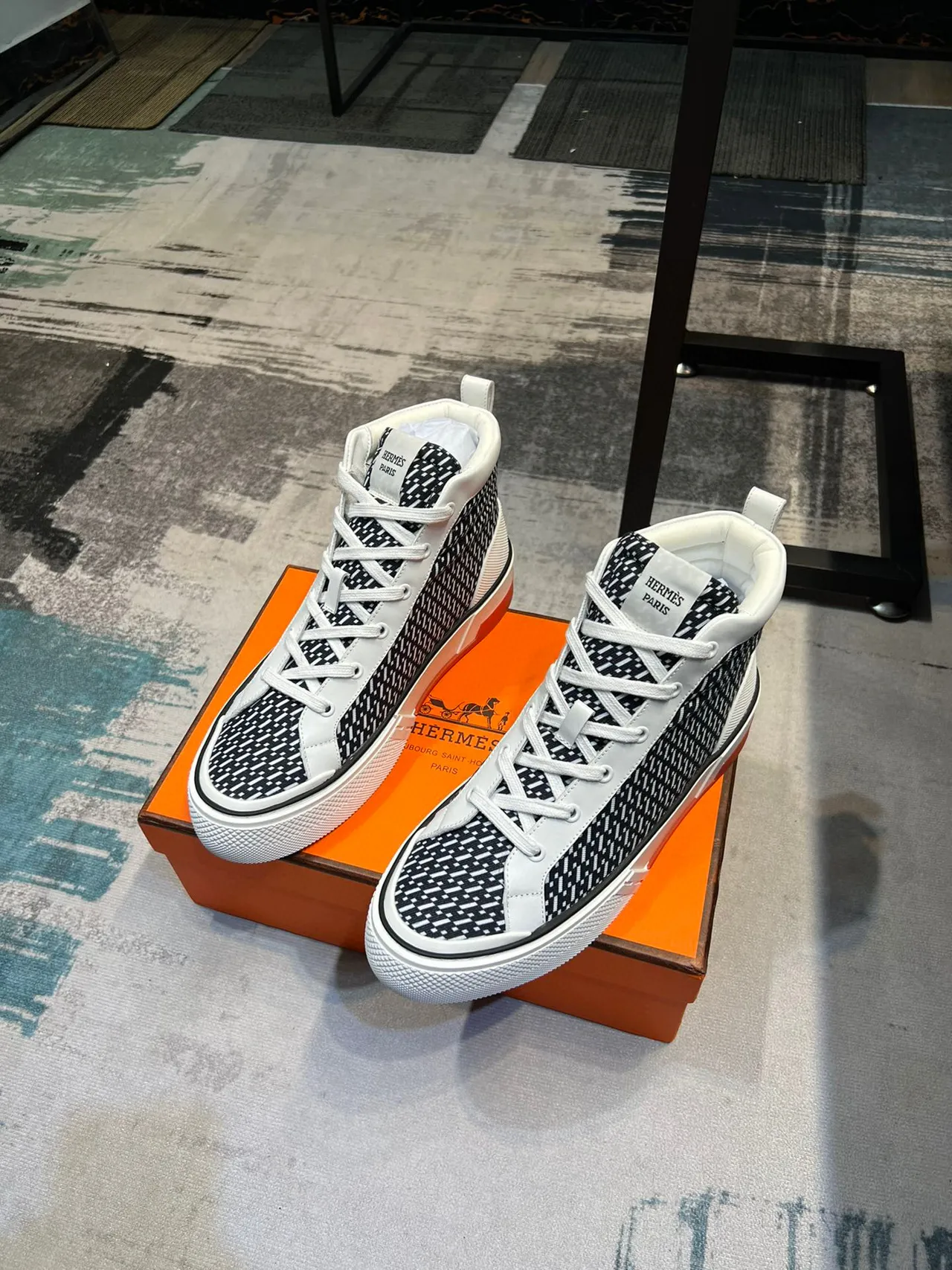 Hermès tênis lifestyle preto e branco alto com padrão geométrico em têxtil 4