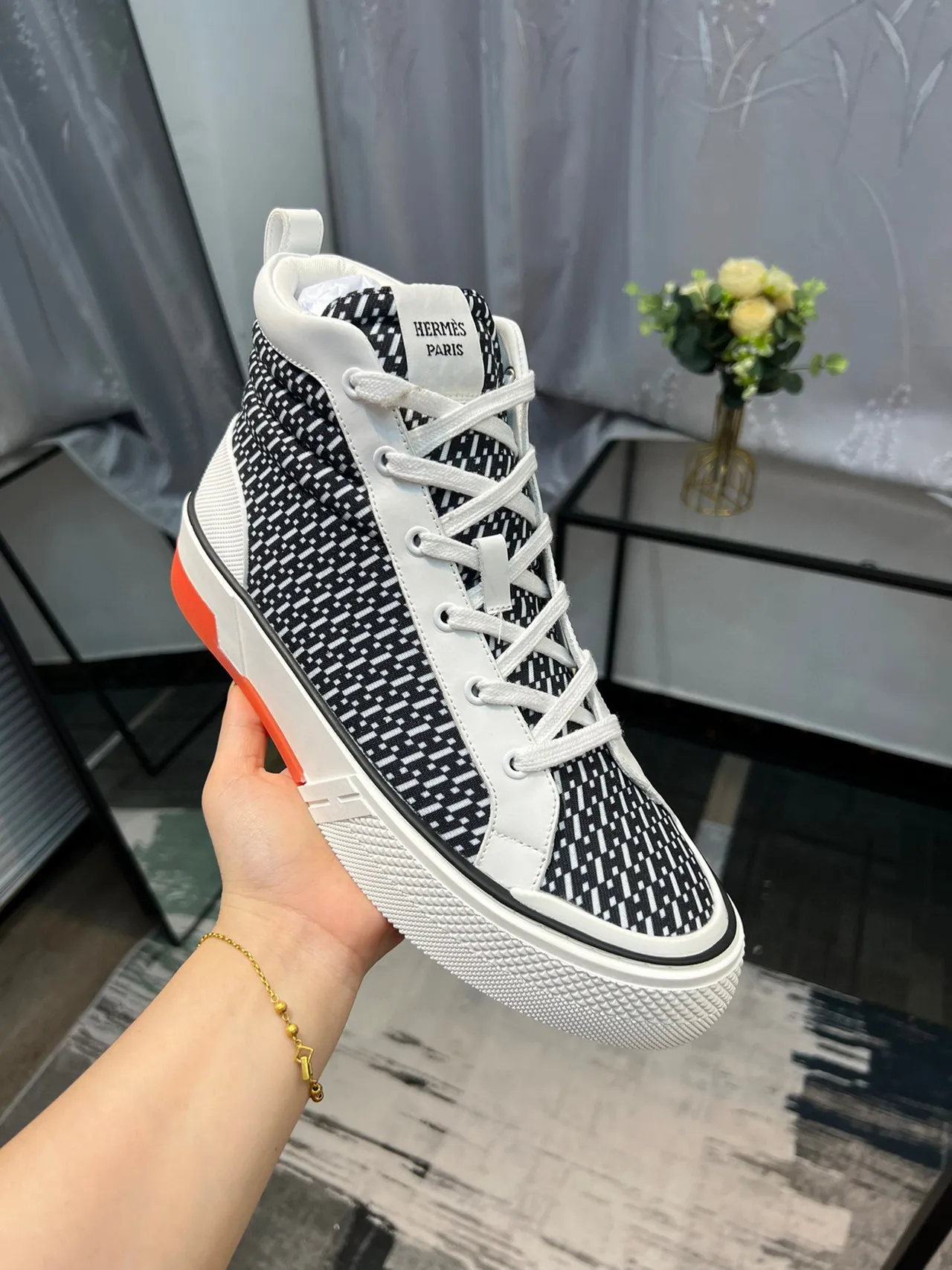 Hermès tênis lifestyle preto e branco alto com padrão geométrico em têxtil 5
