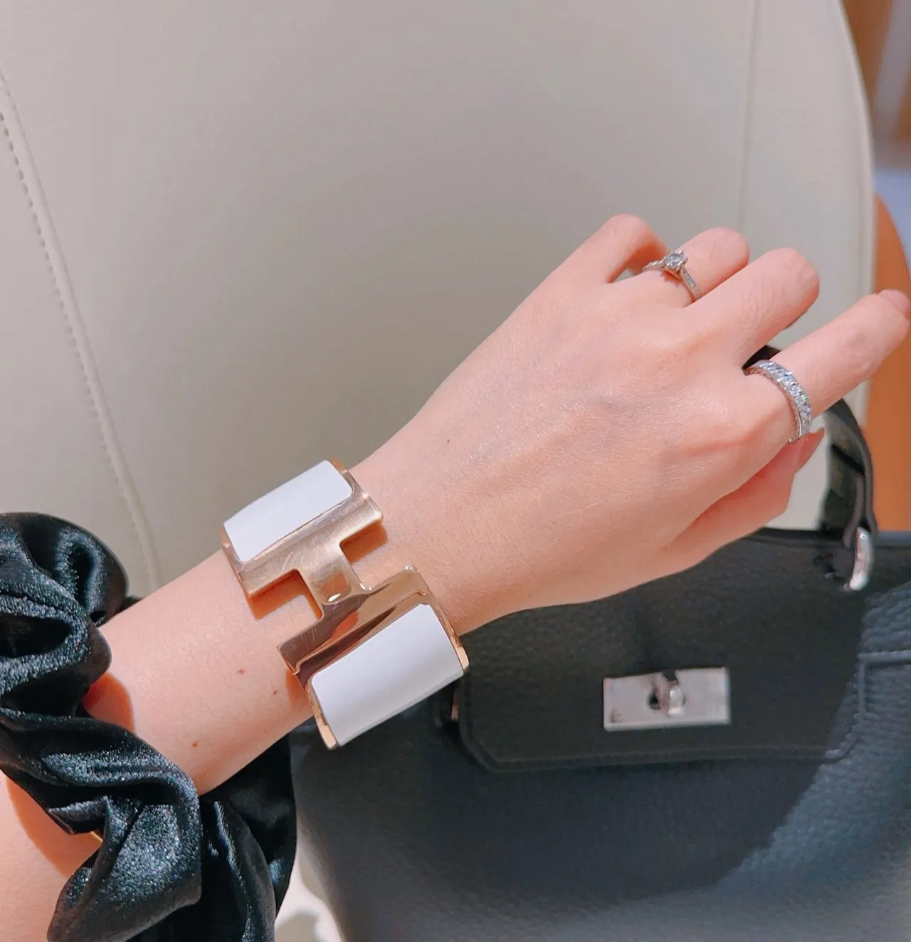 Hermès Clic H brazalete de muñeca rígido de esmalte blanco tono dorado 8