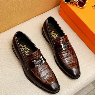Hermès Constance 棕色鳄鱼压纹抛光皮乐福鞋