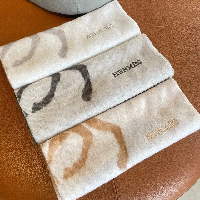 Hermès Motif Équestre Écharpe en Cachemire 3
