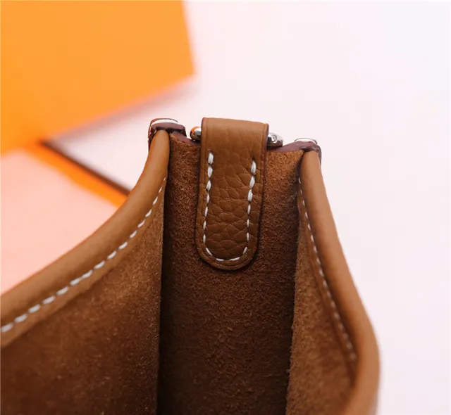 Hermès Evelyne Perforated H Tan कंधे के नीचे का बैग 3