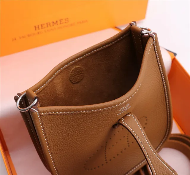 Hermès Evelyne Perforated H Tan कंधे के नीचे का बैग 4