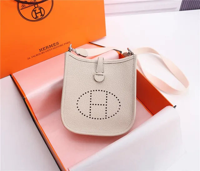 Hermès Evelyne Perforated H Tan कंधे के नीचे का बैग 17